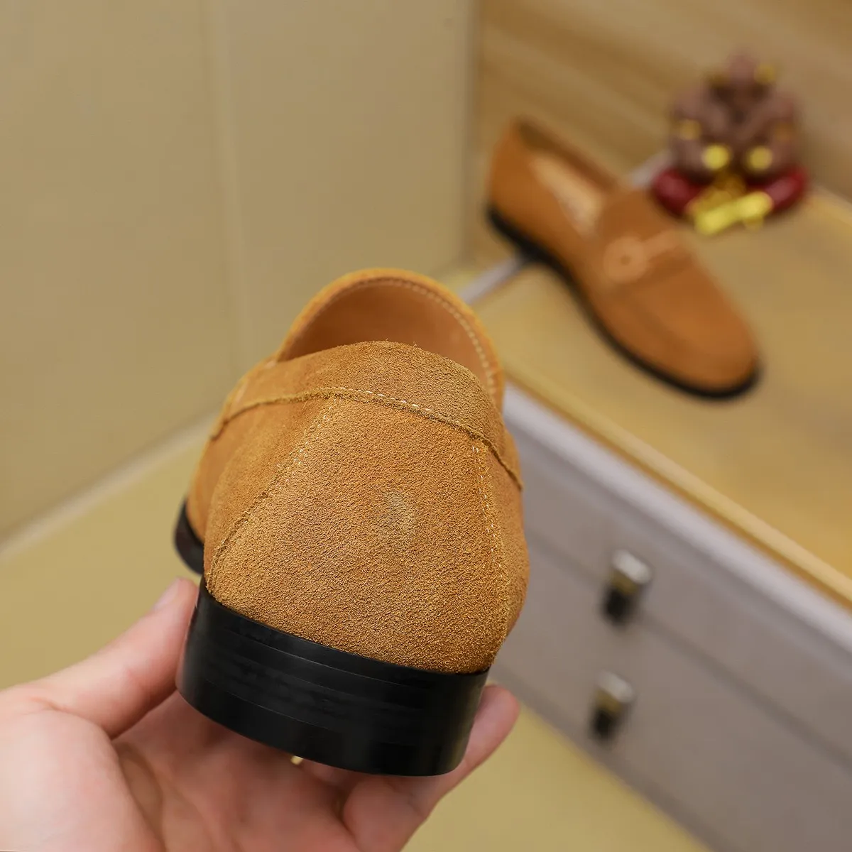 Men's shoes 💰460 🔥 Ferragamo new men's casual slip-on shoes 🇨🇳 Official website original 1:1 mold, original quality 💯 fine workmanship, high-end luxury ☘ The upper is made of imported Italian first-layer cowhide 🌴 Luxurious water dyeing 🐂 Leather lining 🍓 Rubber wear-resistant and non-slip outsole, breathable and comfortable to wear 🍍 The first choice for high-taste men, color optional! Code number 38-44 (45.46. Customized)